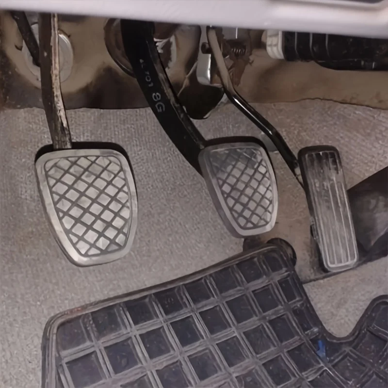 Confezione da 2 copripedali per frizione e freno auto, in gomma dura antiscivolo, durevoli, facili da installare, universali per la maggior parte dei modelli di veicoli, pedali per conducente - Image 4