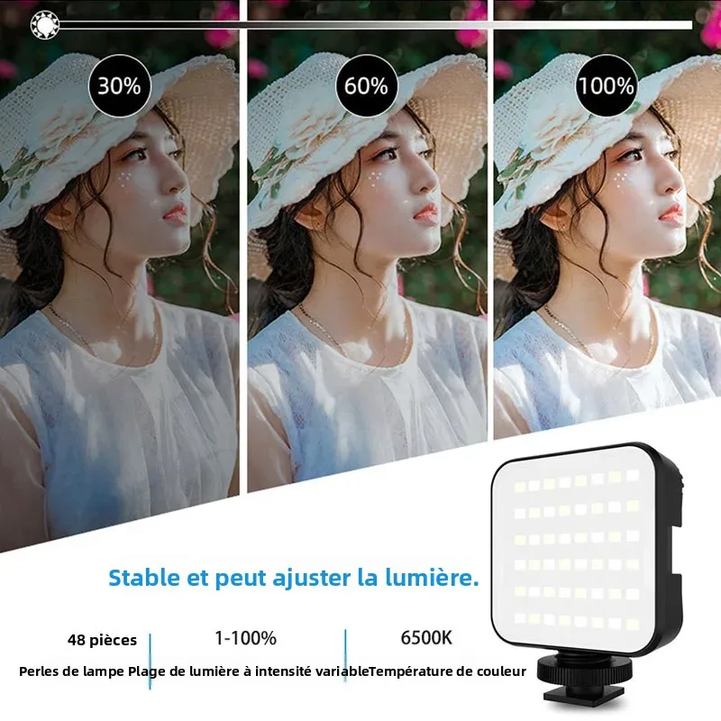 Lampe LED rechargeable pour action cam et appareil photo en cours d'utilisation avec un reflex numérique, offrant un éclairage vidéo portable.