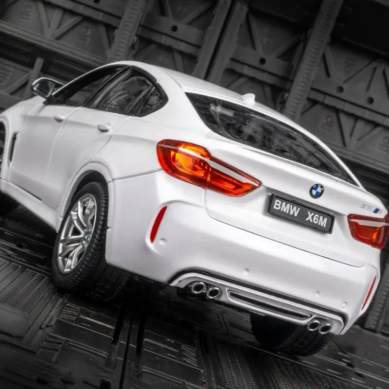 Modellino auto sportiva in lega 1/24 BMW X6 X6M coupé metallo