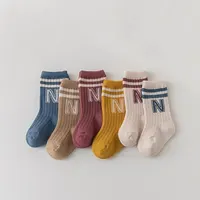 3 Paar Socken mit Streifen und Buchstabe N – Bild 3