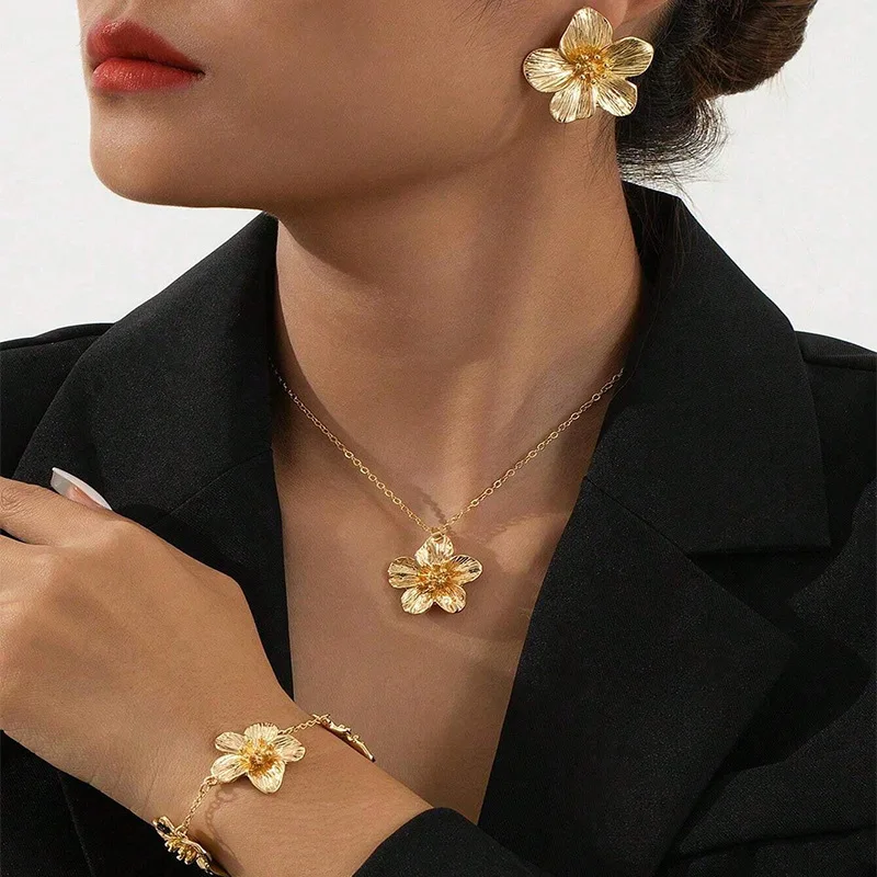 Fashionable And Elegant Jewelry Set, Flower Pendant Necklace, Bracelet, Earrings, Simple Five-Petal Flower Choker Necklace