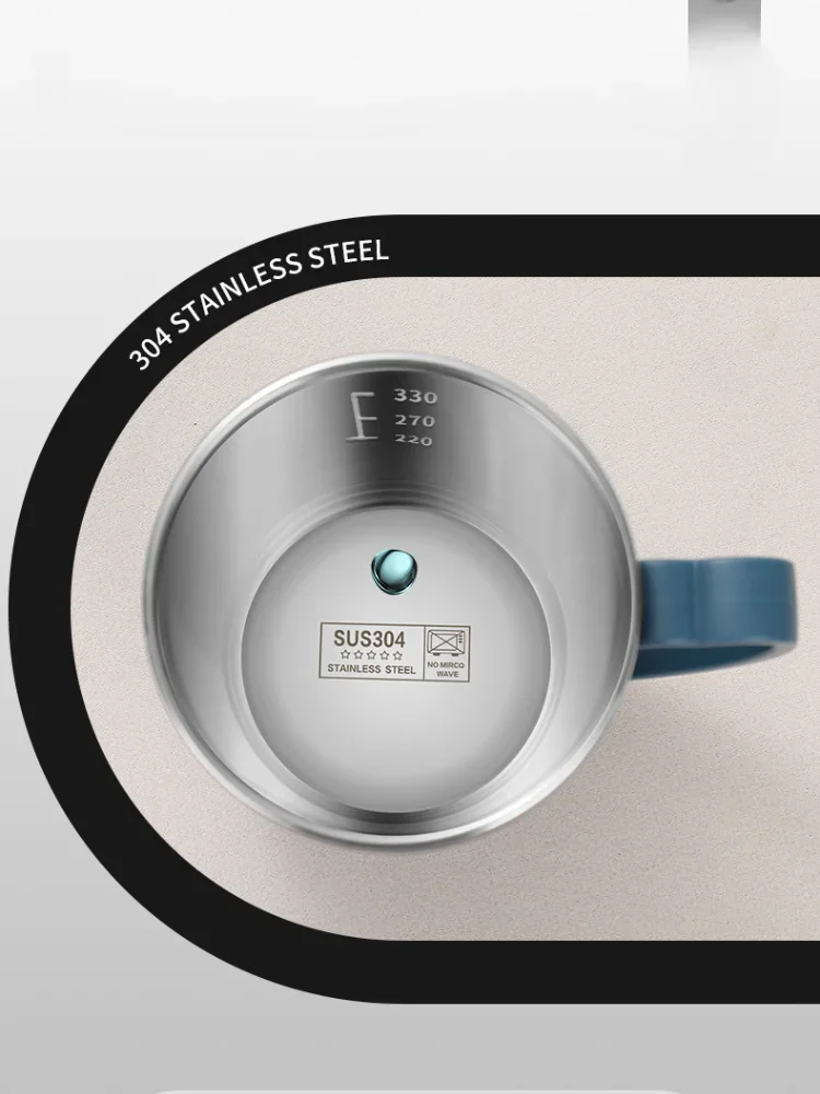 Вътрешен изглед на чашата