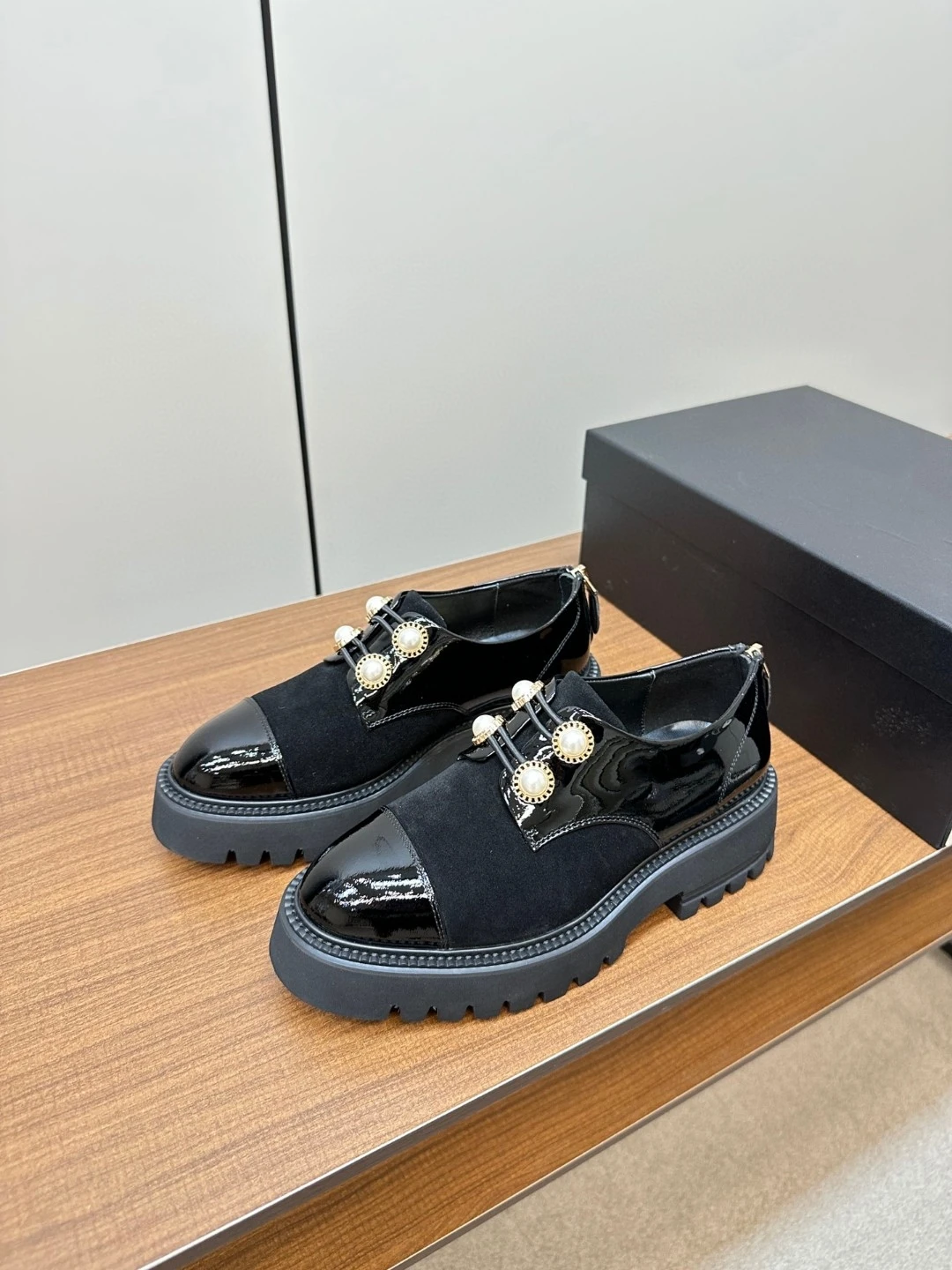 

Fall/Winter 2023 New Pearl Buckle Loafers Distinctive High-class Women's Shoes Women's Boots 35-39