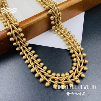 Wide chain necklace with a cool and trendy design, a light luxury metal necklace for both men and women