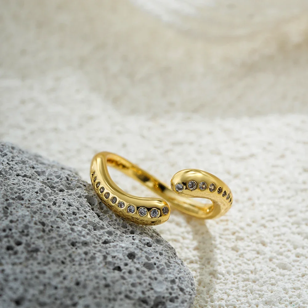 Minimalist Opening Twisted Circle Rings Inlaid Cubic Zirconia Sleek Gold Plated Metal Finger Ring Unique Jewelry Wholesale Joyas