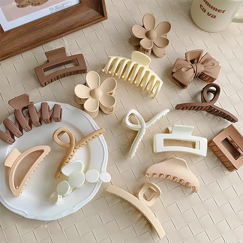 Рисунок 2 - Красочные пластиковые заколки для