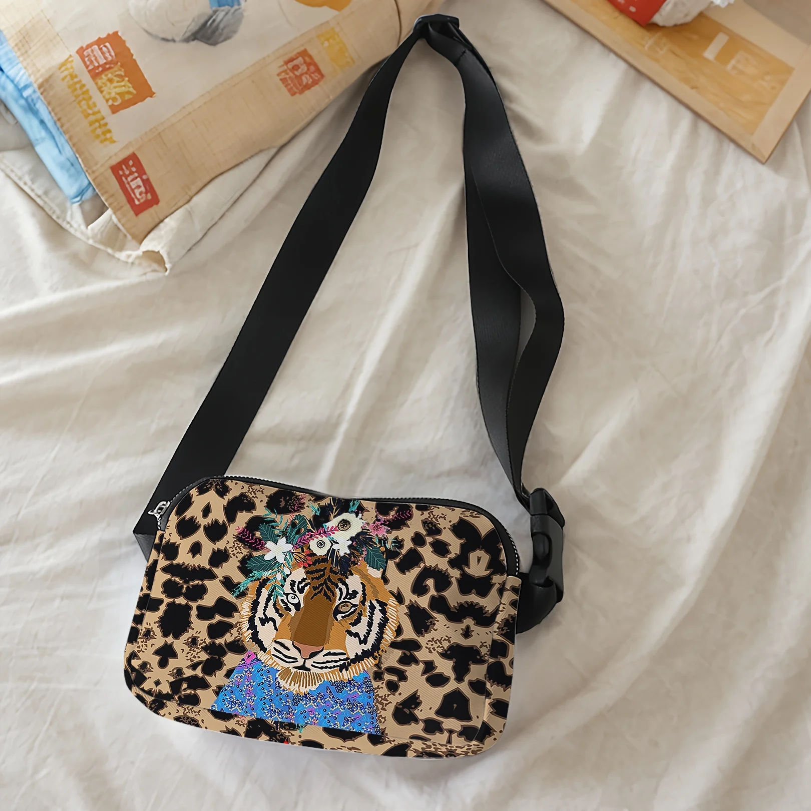 1pc, tiger pattern printed fashionable adjustable crossbody bag, a neutral sports waist bag suitable for running