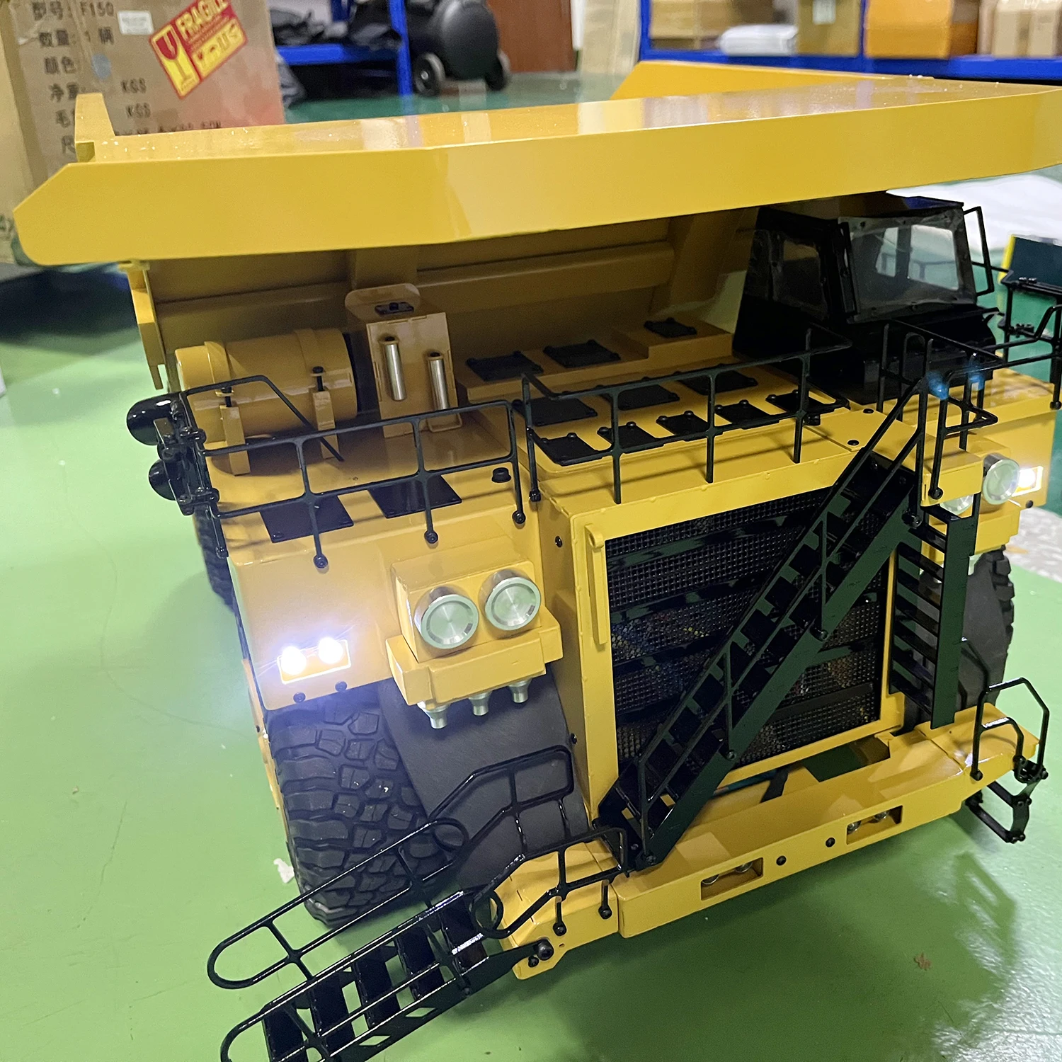 RC Trucks 1/20 793D Hydraulic RC Mining Truck Metal Model Hydraulic Dump Truck with Light System Remote Control Car Model Toy 3