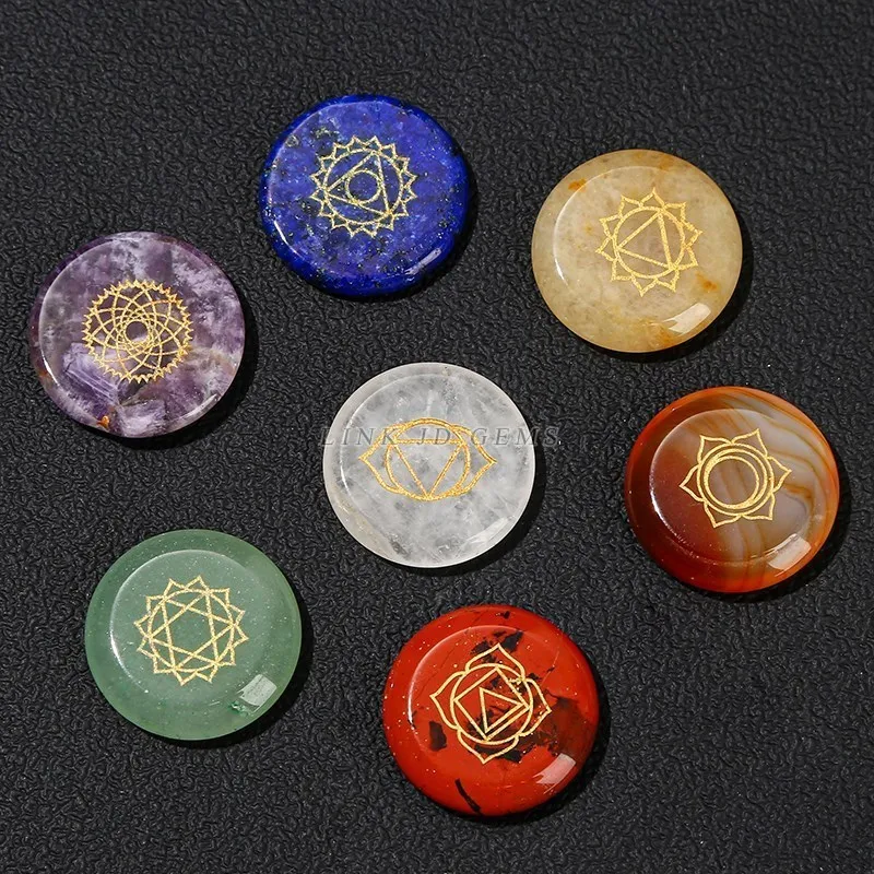 Juego de piedras curativas talladas de 7 Chakras, símbolo de Reiki, cuentas redondas planas con placa de madera de matriz de siete estrellas para meditación y equilibrio