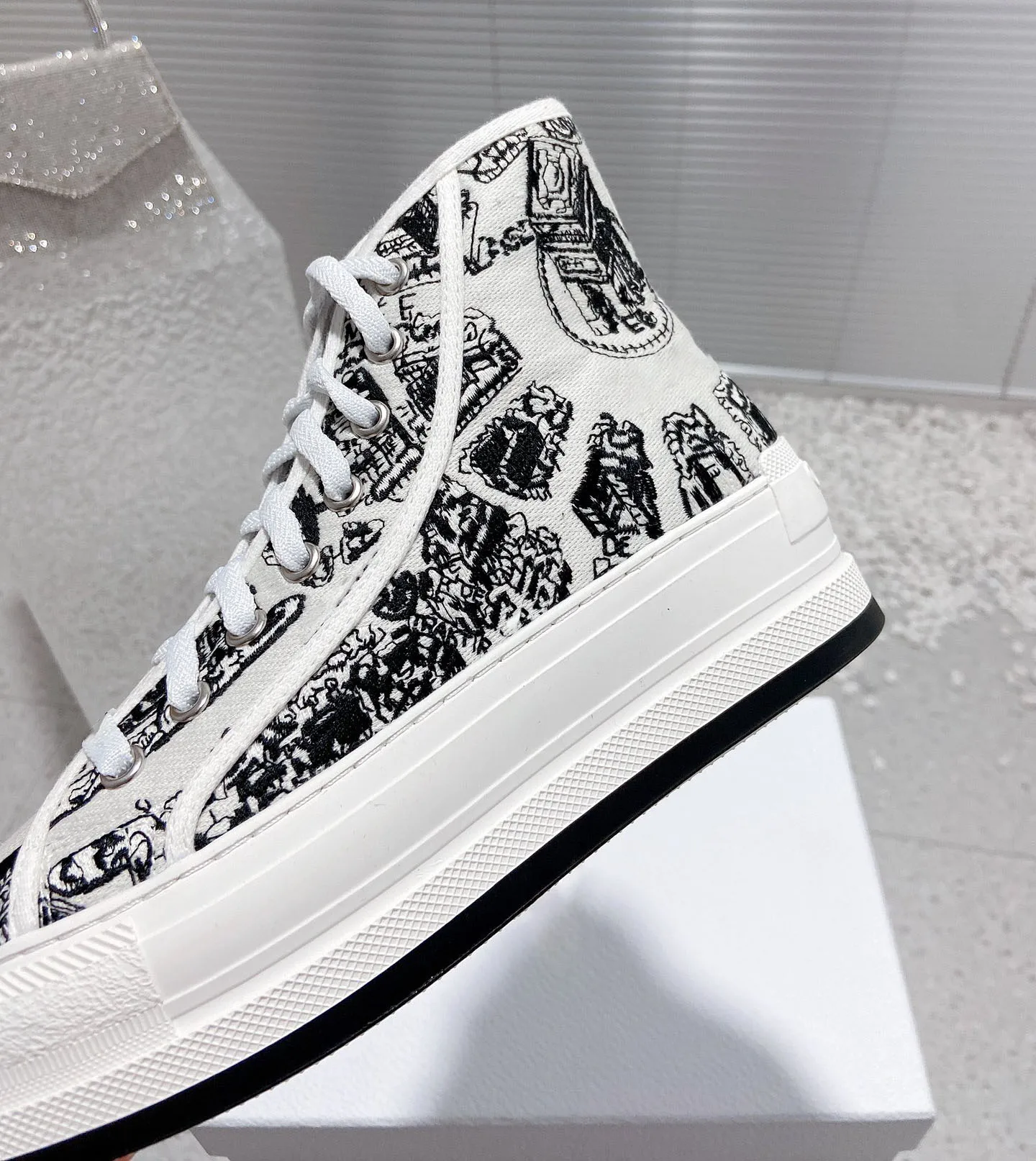2024 Spring New Fashion Lace up Old Flower Embroidery Letter High Top Thick Bottom Canvas Shoes for Women