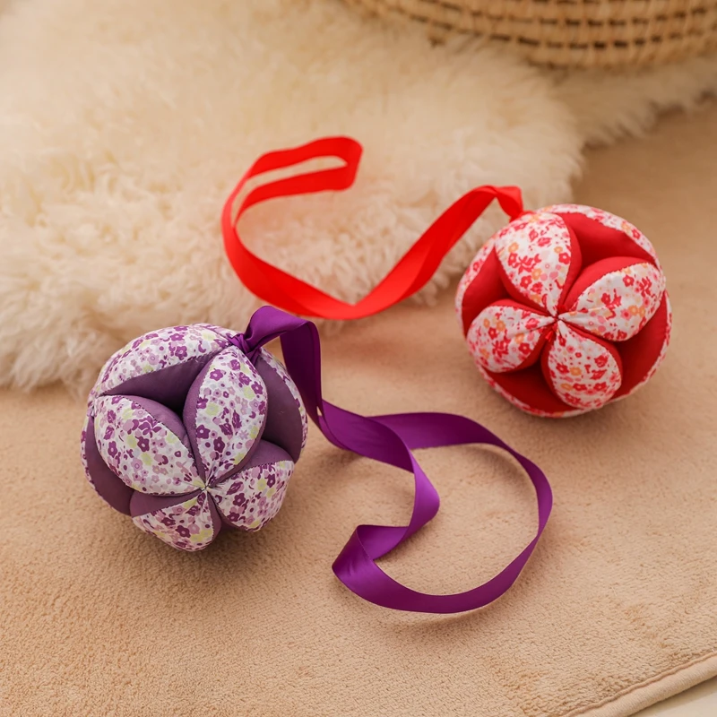 Baby Hand Catching Cloth Ball Toy Infant Interaction Rattle Ball Toy with Ribbon 1Pc
