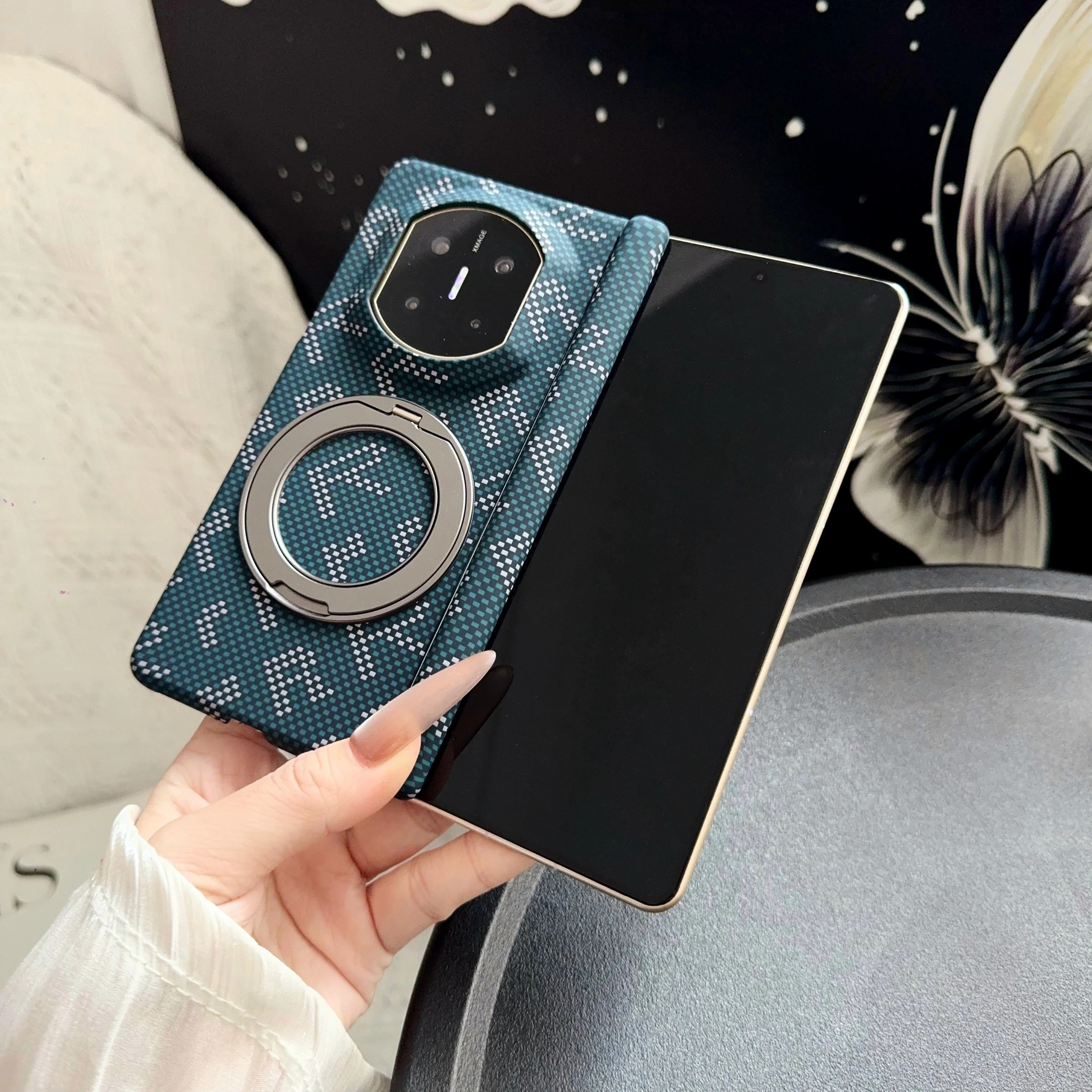 Carbon Fiber Texture Magnetic Business Case with 360° Rotating Bracket and Anti-Drop Protection