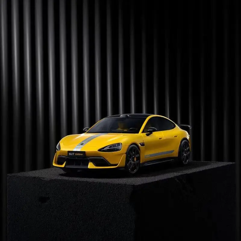 1/18 ミニカー　Xiaomi SU7 オリーブグリーン New In Stock Original Factory 1:18 Xiaomi Yu7 Alloy