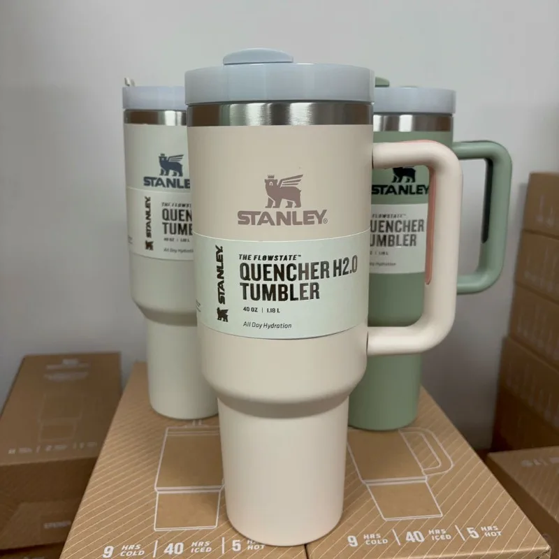 

Стакан Стэнли с ручкой и соломенной крышкой, 30 унций/40 унций