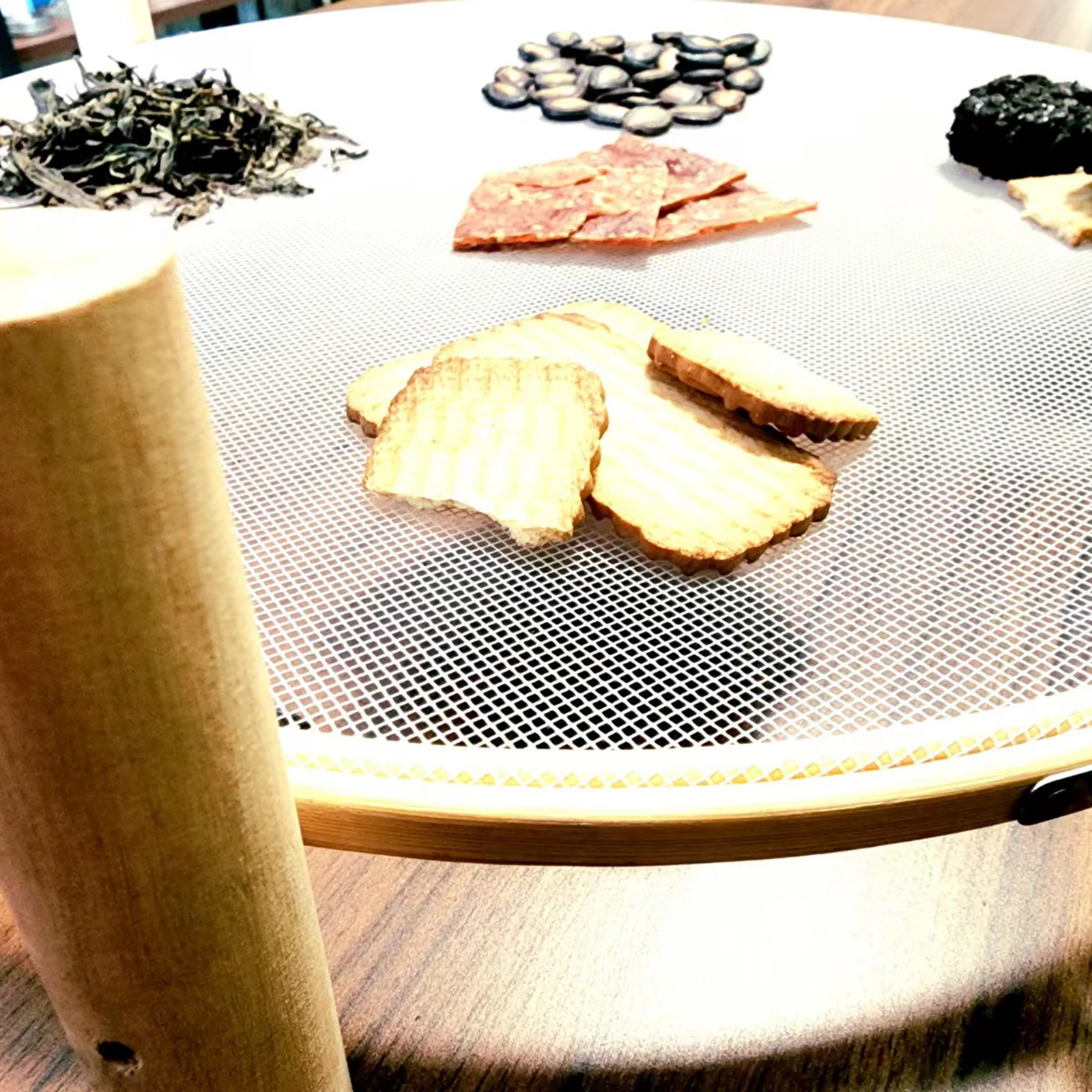 Drewniane spinacze do prania do makaronu wielofunkcyjne suszarki do świeże jedzenie wielokrotnego użytku, nadające się do układania w stosy, stojąca suszarka taca do suszenia makaronu Chili z siatką 14 Sc533f485eda24837a8d5f3fac75936f3s Drewniane spinacze do prania do makaronu wielofunkcyjne suszarki do świeże jedzenie wielokrotnego użytku, nadające się do układania w stosy, stojąca suszarka taca do suszenia makaronu Chili z siatką