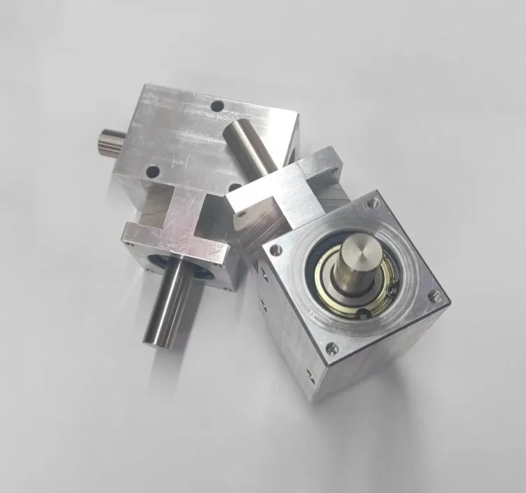Small Corner 90 Degree 1:1 Spiral Bevel Gear Shaft 12mm Co-directional Double Output Shaft Differential Assembly Gearbox