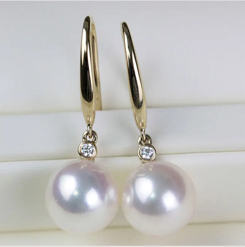

pair of 9-10mm south sea white pearl earring 18k gold