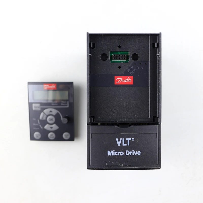 

132F0003 Danfoss inverter micro drive 0.75KW 200-240VC new original FC-051PK75S2E20H3XXCXXXSXXX