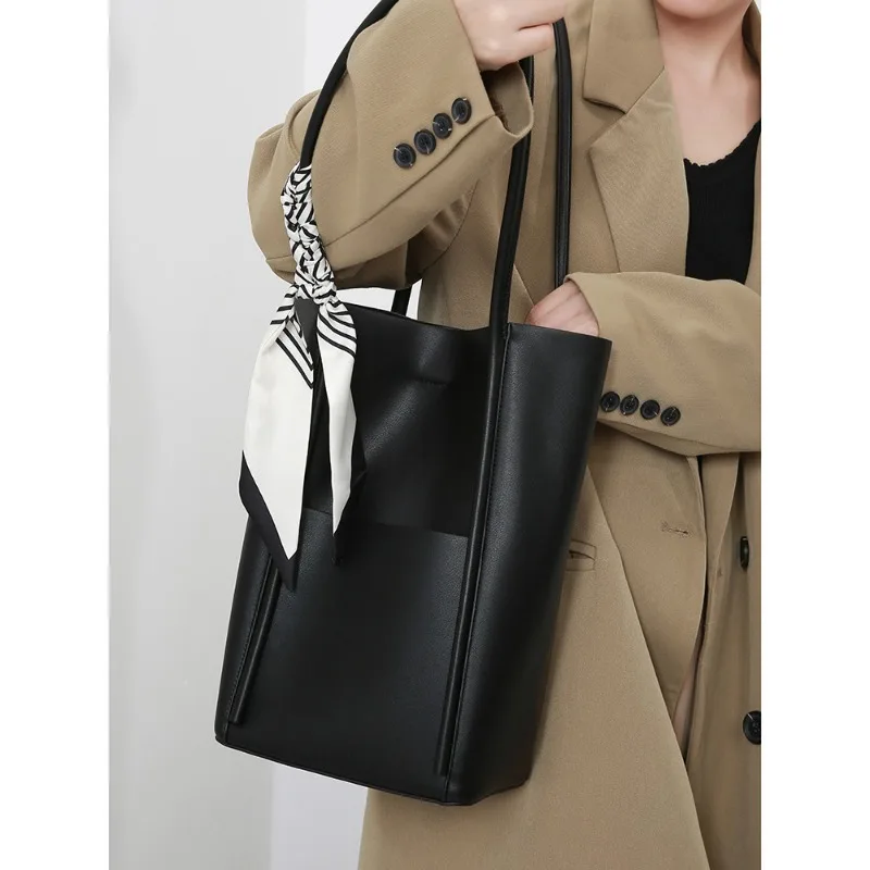 Large Capacity Shoulder Bag Daily Commuter Tote Bag Fashion Handbag 2023 Autumn Winter Bucket Bag Solid Color PU Faux Leather