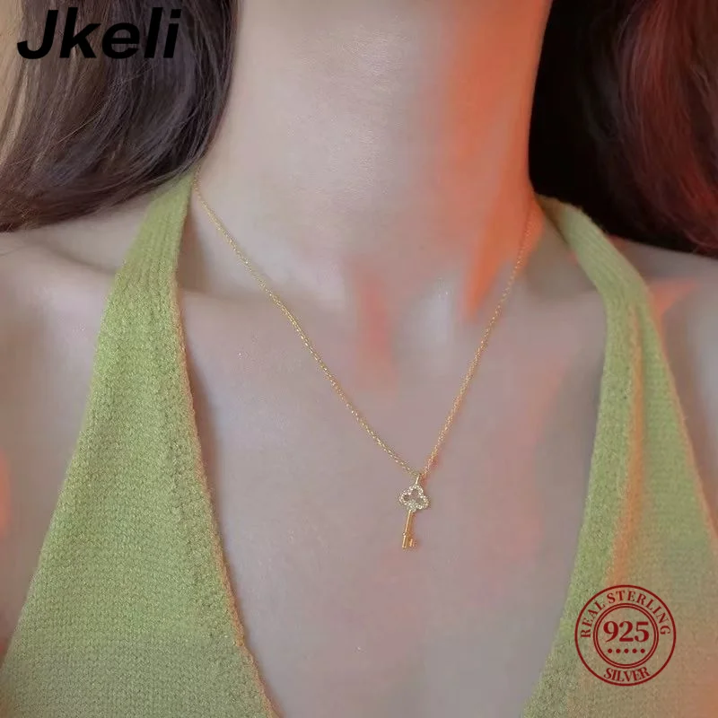 Jkeli S 반짝 이는 지르콘 여성을위한 귀여운 키 펜던트 목걸이 패션 간단한 데일리웨어 초커 쥬얼리 액세서리