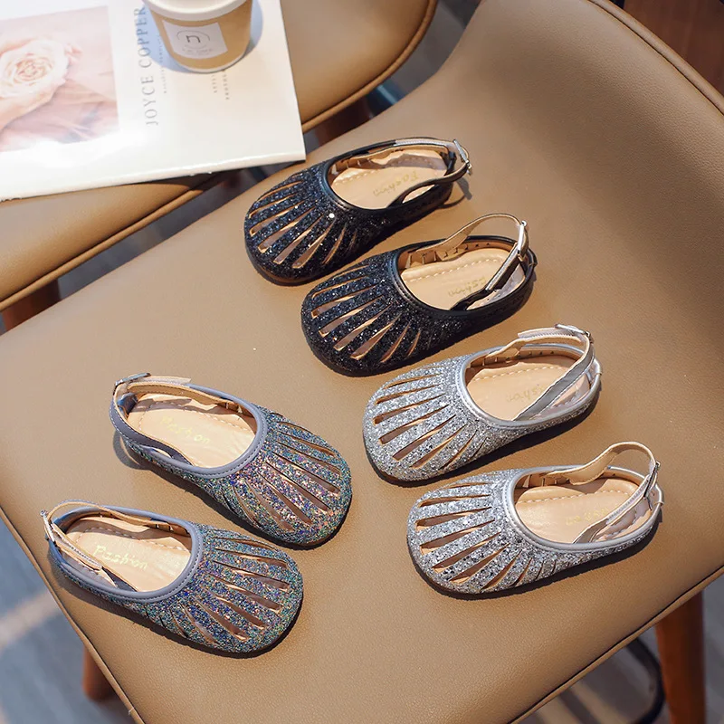 

Children Glitter Sandals for Summer Hollow-out Soft Soled Bling Kids Sliders Fashion Closed-toe Leisure Fashion Girl Beach Shoes