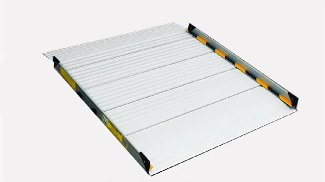 560L x 750W Aluminium Loading Ramp Portable Folding Wheelchair Scooter Van Disabled Access Motorcycle Ramps 560*750*55mm