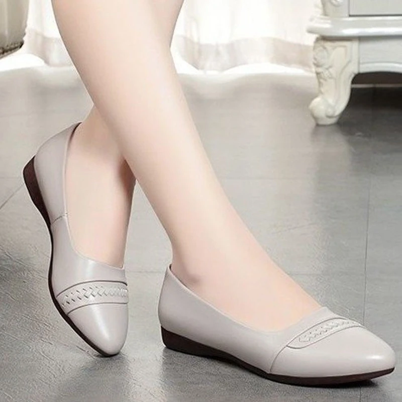 Spring Women Leather Flat Shoes Woman Casual Nurse Work Shoes Women Breathable Soft Slip on Walking Shoes Free shipping
