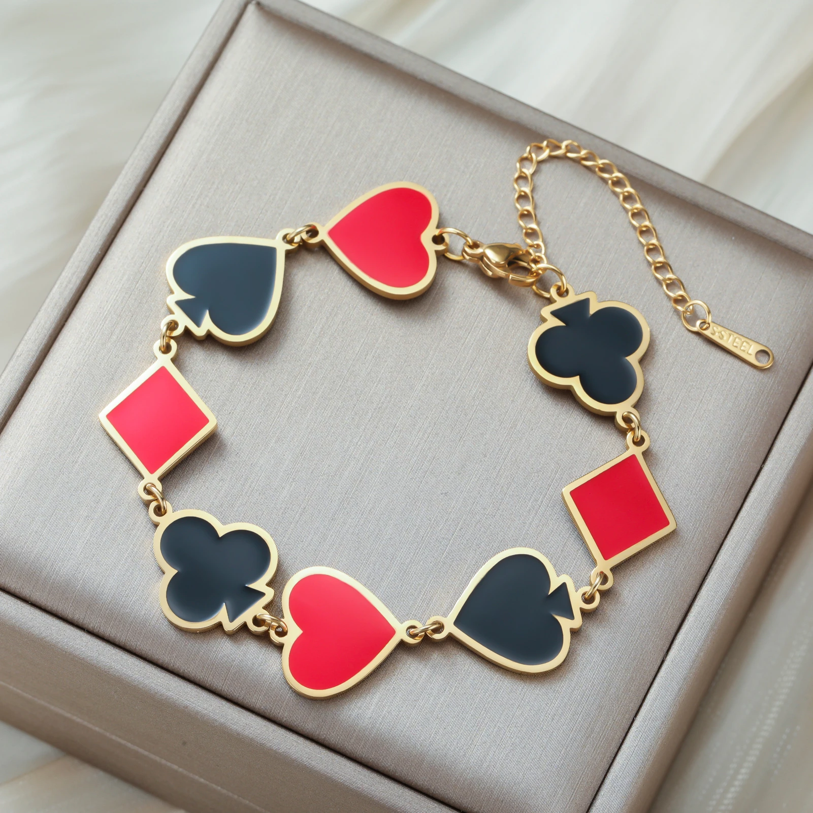 COOLTIME Poker-Karte, Spaten-Würfel-Anhänger-Armband für Damen, Edelstahl, goldfarben, Schmuck, Geschenk, 2026, neue Weihnachtsgeschenke – Detail 7
