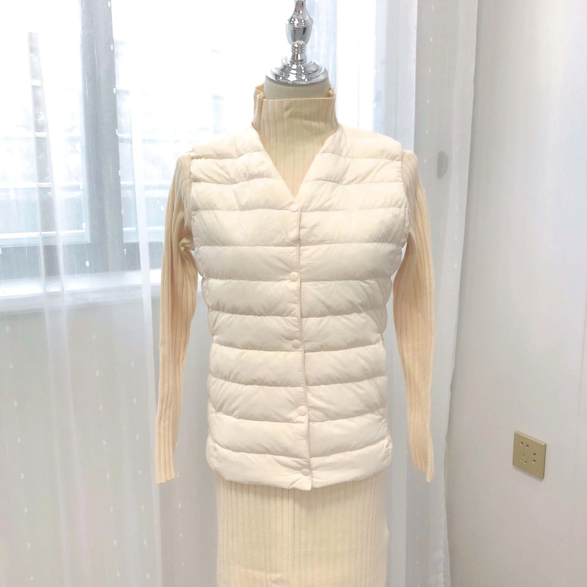 Women Spring Sleeveless Liner Duck Down Jacket 2023 New Autumn Winter Ultra Light 90% White Duck Down Female Vest Coats