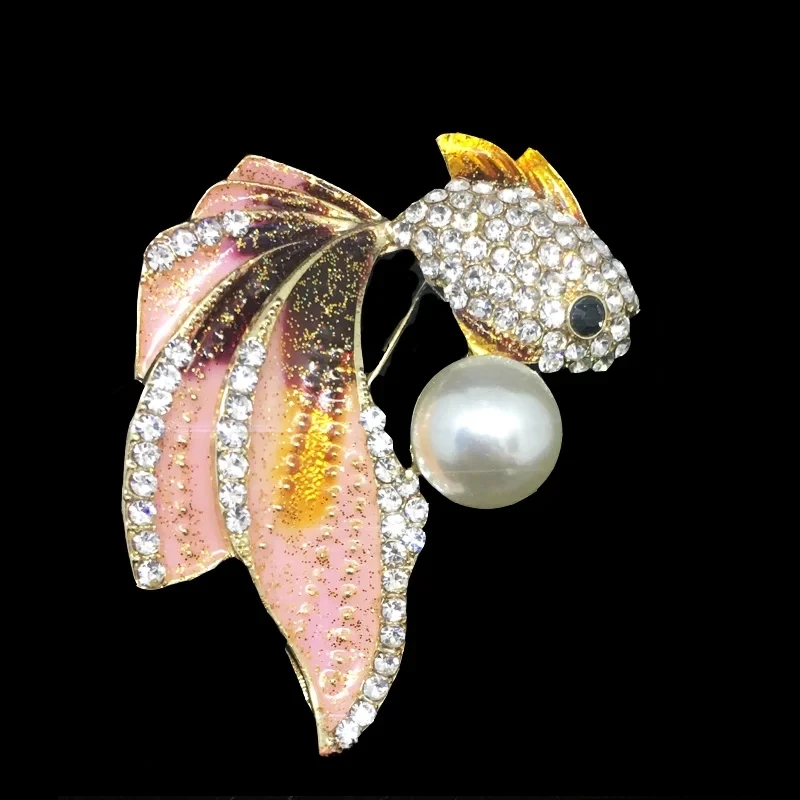 New Pearl Fish Brooches for Women Suit Fashion Animal Rhinestone Jewelry Cardigan Neckline Metal Pins Clothing Accessories 1021