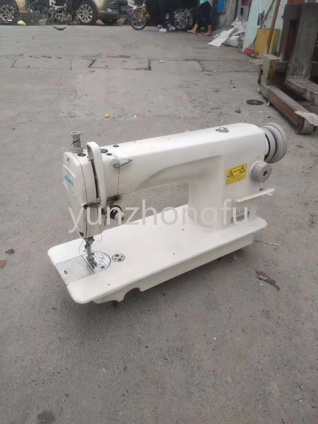 Secondhand Single Needle Jukis Ddl-8700 Industrial Sewing Machines