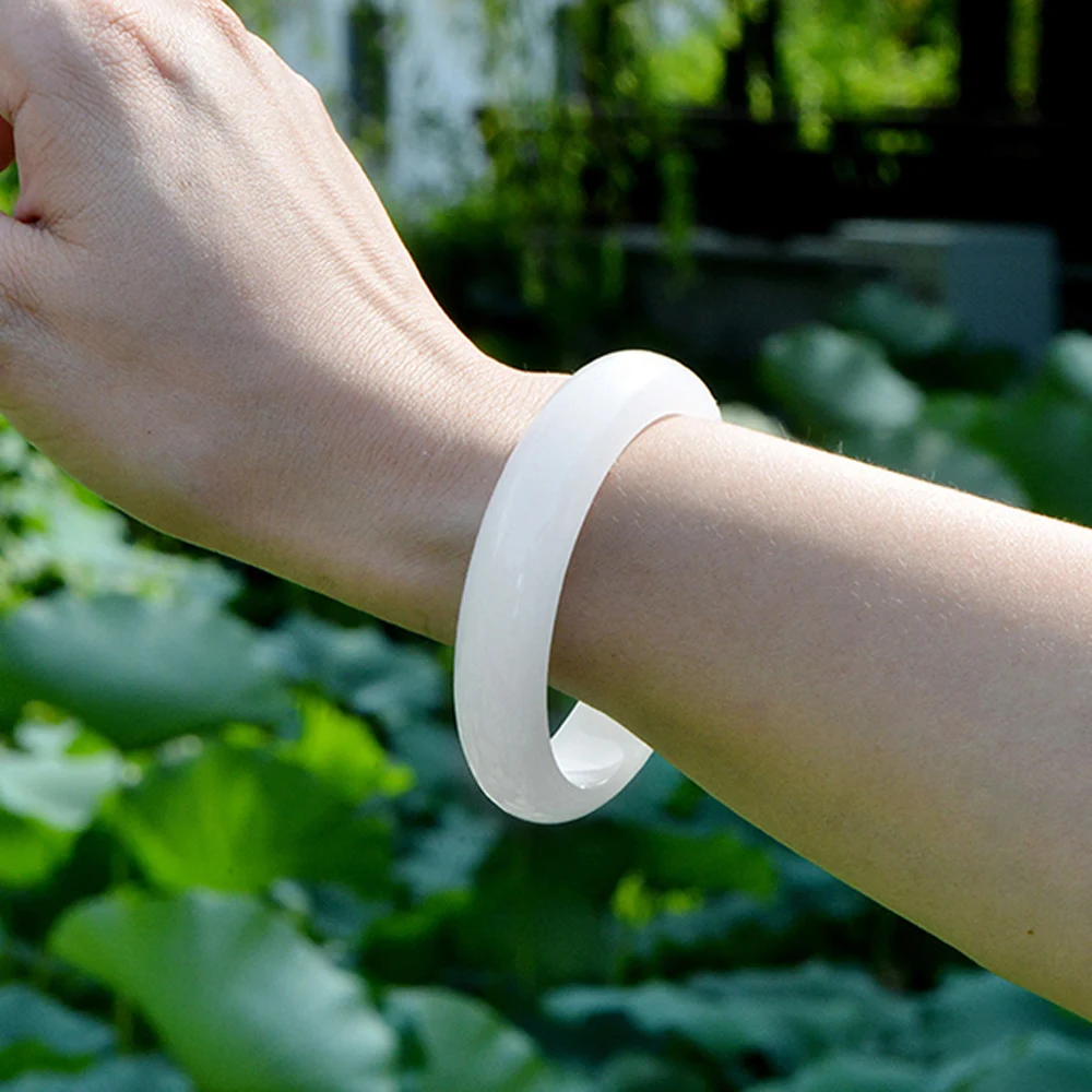 Рисунок 3 - Натуральный белый нефритовый браслет