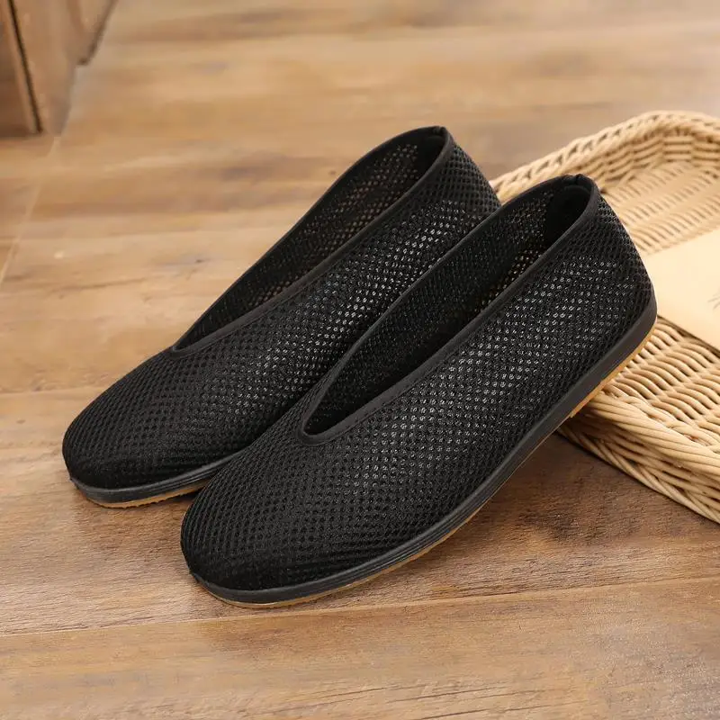 Round toe mesh sneakers