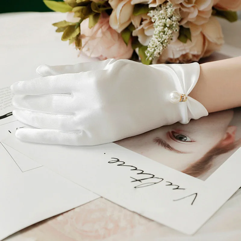 2025 Elegant Bridal Five Finger Performance Lolita JK Full Finger Gloves Pearl Women Wedding Gloves Korean Driving Mittens
