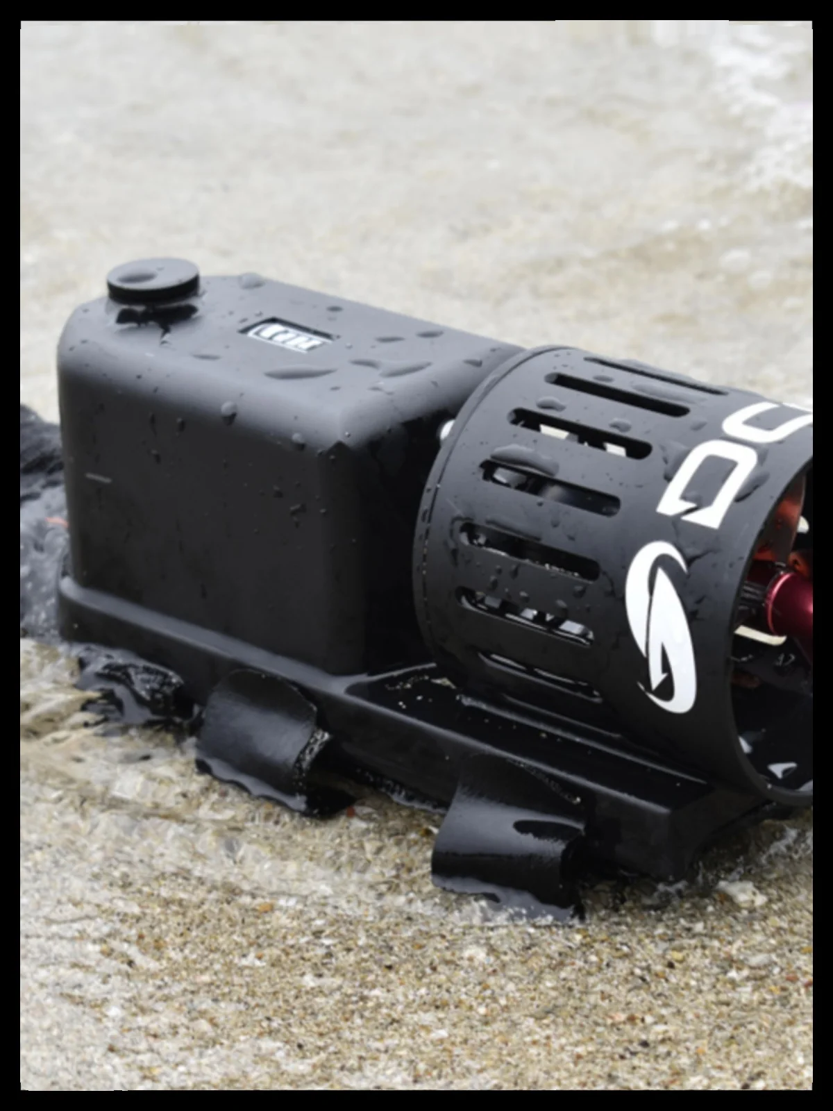 

Built in detachable battery wearable brushless power diving device booster