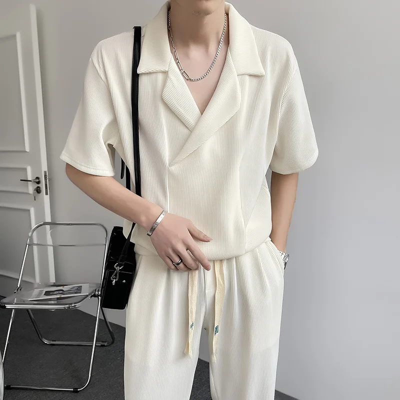 Summer 3-color Pleated Sets Men Fashion Casual Short-sleeved T-shirt/Trousers Two-piece Mens Korean Loose Ice Silk Sets Men summer pleated sets men fashion   white casual ice silk suit men korean short sleeved shirt trousers two piece mens set