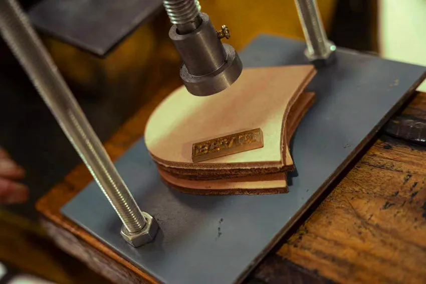 Handmade shoe tool stack heel press repair change heel tool diy shoe leather press log tool