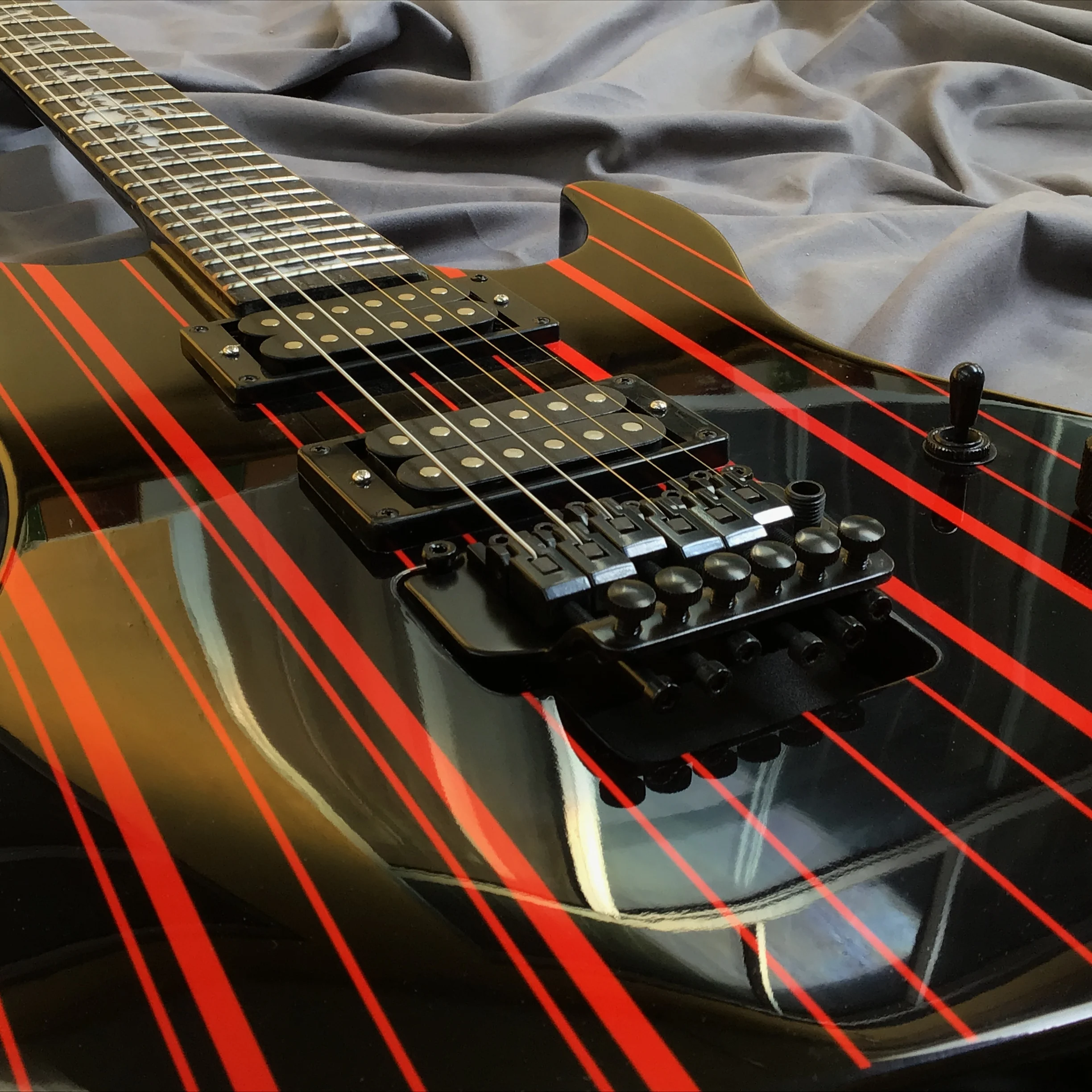 Electric Guitars Hardware Chrome Plating floyd rose bridge Black and Red Stripes right hand in stock