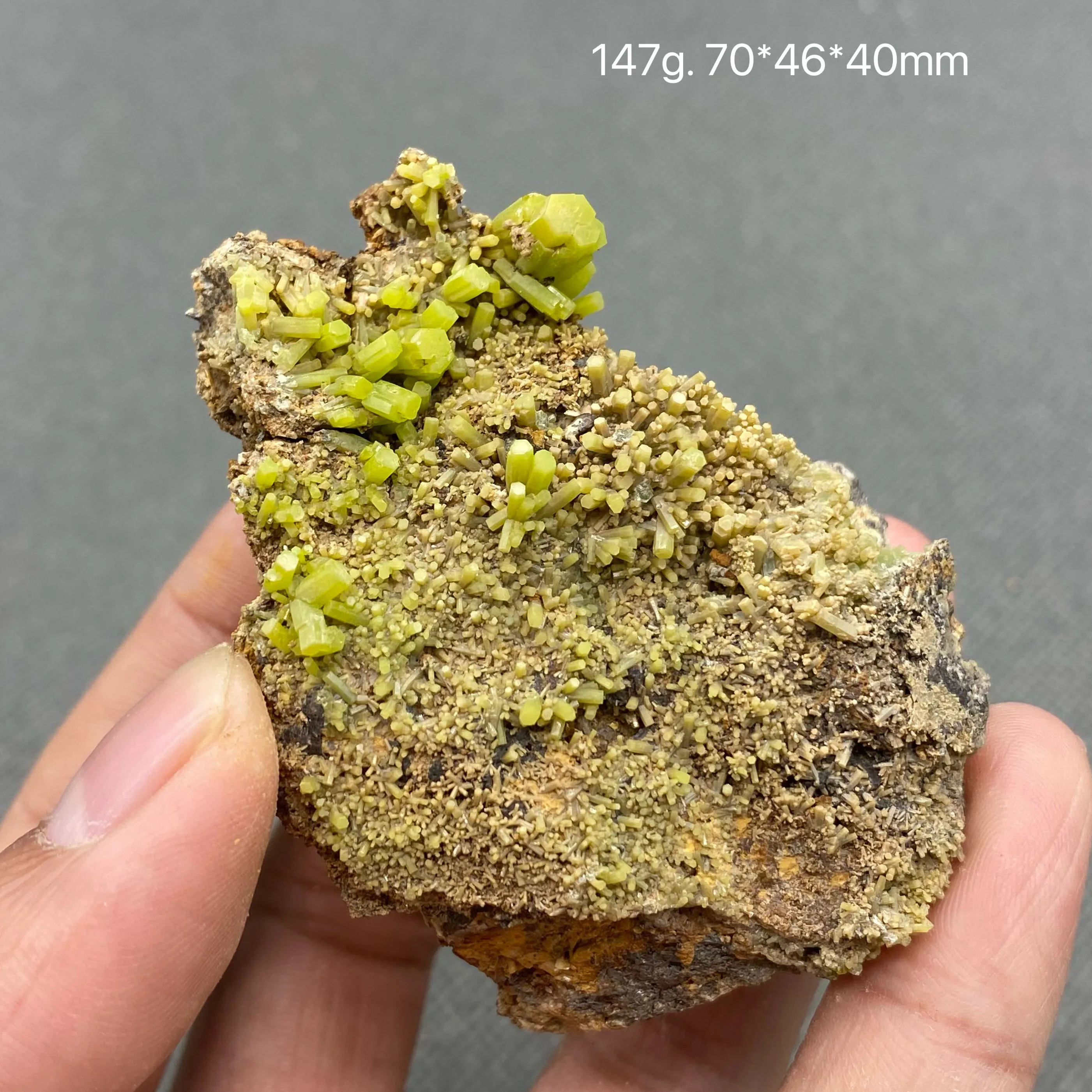 100% natural pyromorphite original stone mineral specimen cured crystal gem collection.