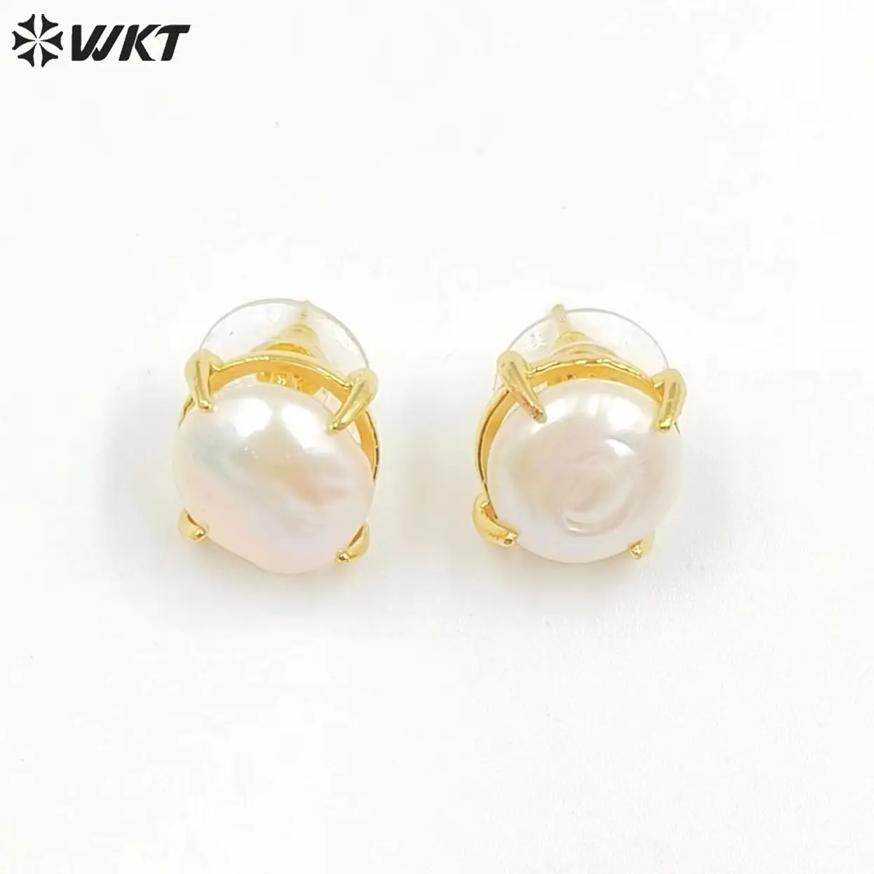 

WT-MPE079 Delicate fashion gold prong setting Freshwater Pearl studs women lovely natural blue kyanite stone studs earring