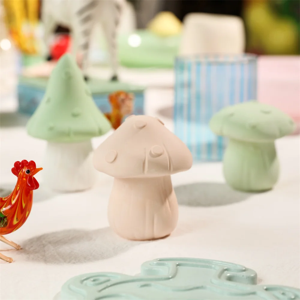 Pequeños Hongos Blancos Comestibles Naturales Que Crecen En El Campo De  Arroz En La Parte Superior Del Heno. Son Tan Delicados Y F Foto de archivo  - Imagen de setas, ingrediente: 214618476, image size:1000x1000