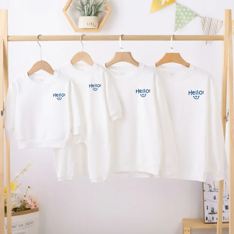 thumbnail image 1 of Conjuntos familiares a juego para Navidad e invierno Sudaderas para papá e hijo Camisetas para mamá e hija Camisetas con estampado de cara sonriente Suéteres para pareja, 1 of 5