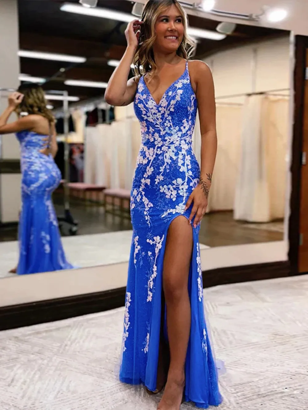 

2023 Glitter Blue Tulle Prom Dresses White Lace Appliques Sexy V Neck Mermaid Spaghetti Straps Women Formal Evening Party Gowns