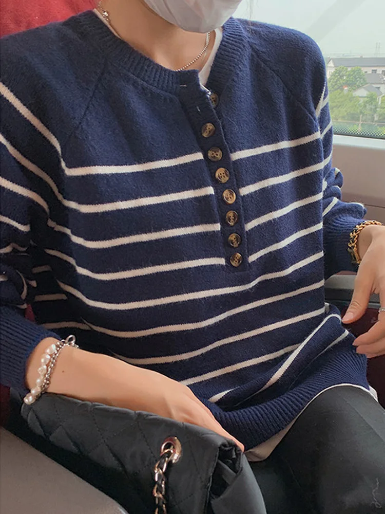 Autumn and Winter Casual Loose Women's Knitted Long-sleeved Sweater Fashionable New Striped Thin Women's Casual Top