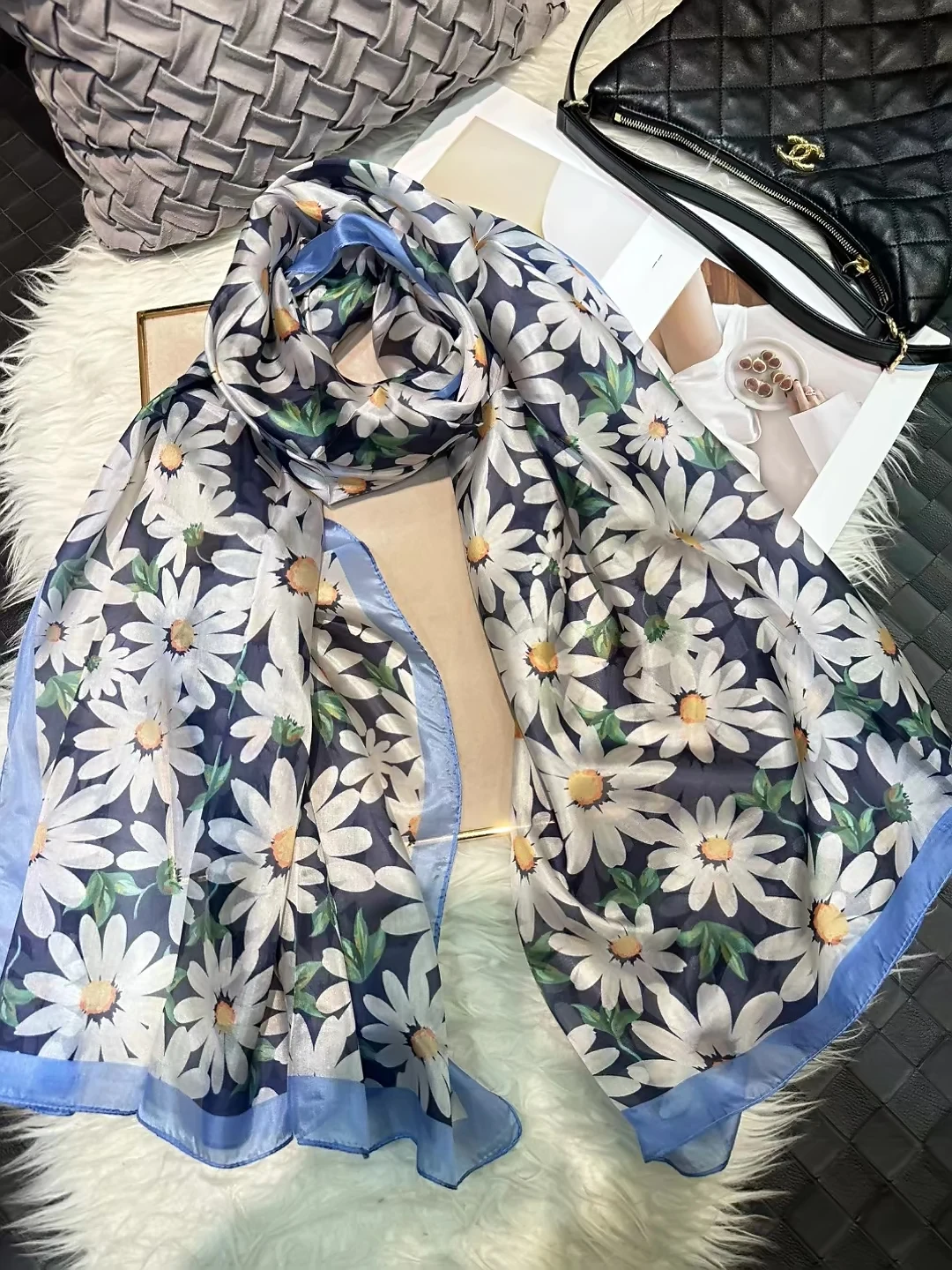 

New Blue White Daisy Silk Shawl Scarf Female Brand Long Scarves Bufanda Summer Beach Shawls Foulard Elegant Winter Scarves Capes