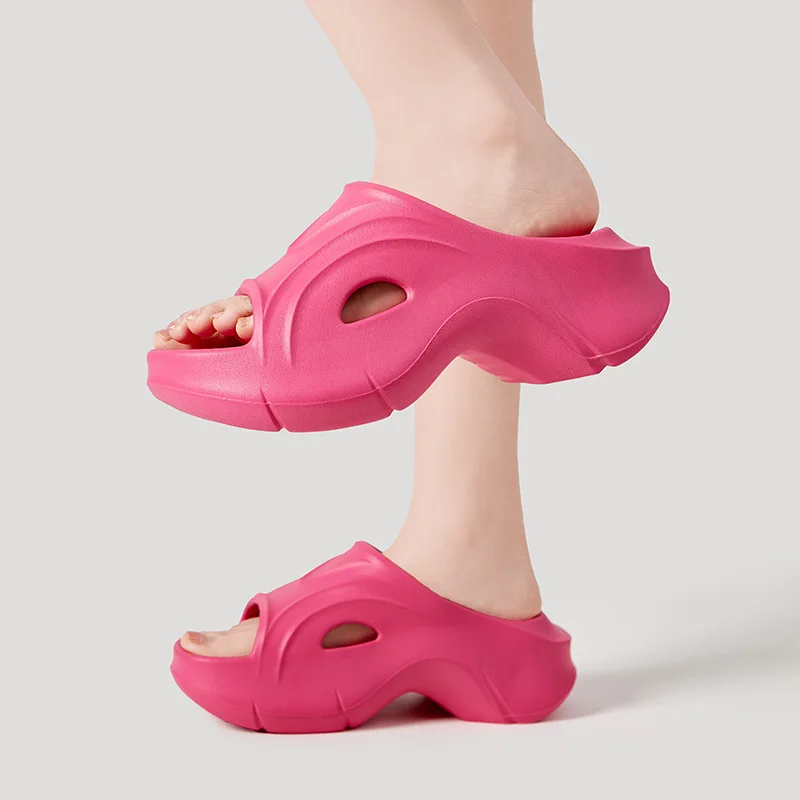 

Новинка 2024, нескользящая домашняя женская обувь на высоком каблуке, мягкие износостойкие универсальные Шлепанцы из ЭВА для улицы, современные шлепанцы