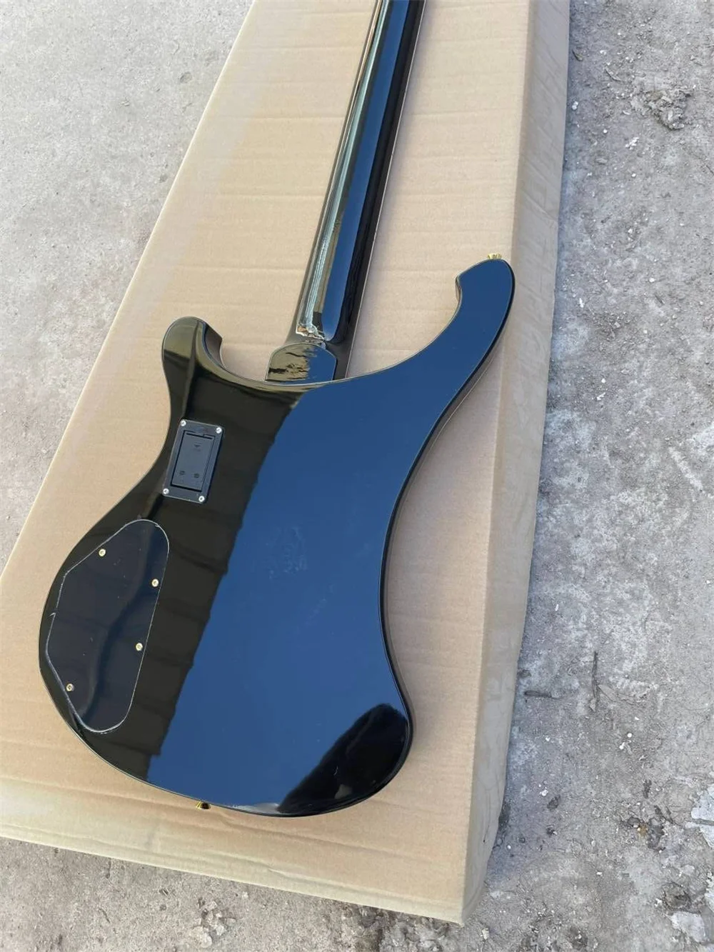 Electric Bass Guitar 4 Strings Electric Bass Guitar with Rosewood Fingerboard Black Hardware Active Pickups