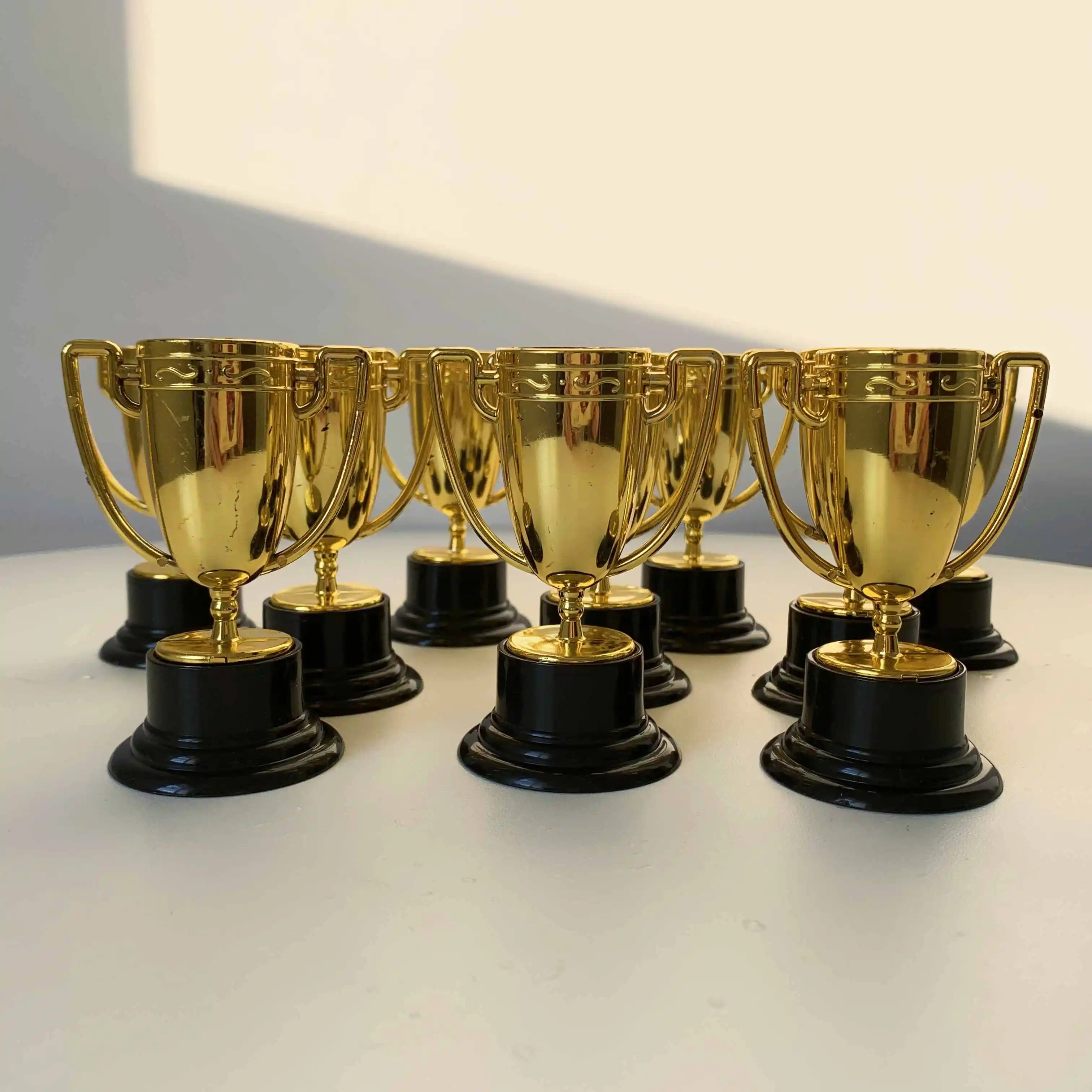 5Pcs Plastic Golden Mini Award Trophy Toys Prizes for Kids Birthday Party Favors Kindergarten Rewards Children Pinata Fillers