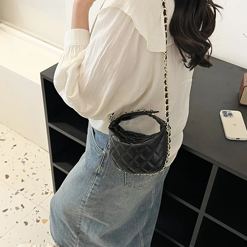 Handheld Mini Delicate Fragrance Bag 2024 New Texture Diamond Grid Chain Bag Single Shoulder Crossbody Crescent Mouth Red Bag