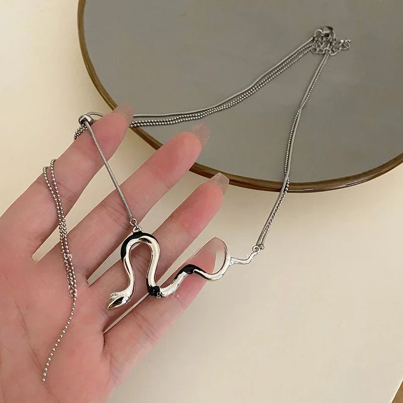 Stainless Steel Necklace Hip Hop Street Trend Design Snake Bend Pendant Necklace for Women Jewelry Party Play Commuter Matching